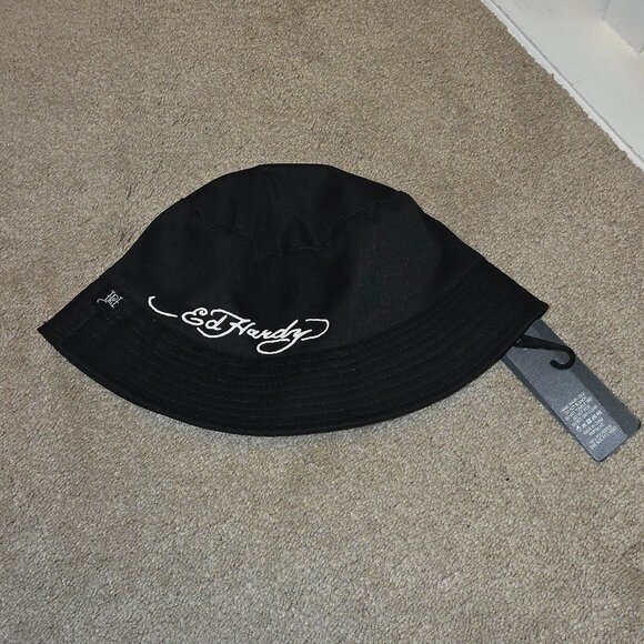 NWT Ed Hardy Reverseable Bucket Hat - Picture 1 of 2